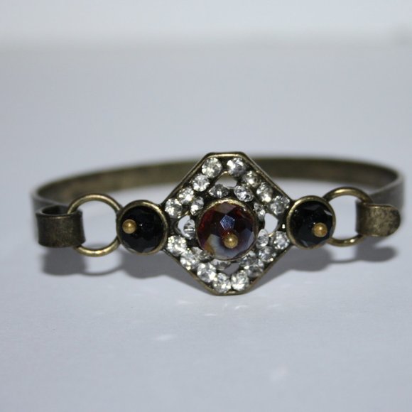 Vintagejelyfish Jewelry - Beautiful brass rhinestone bracelet